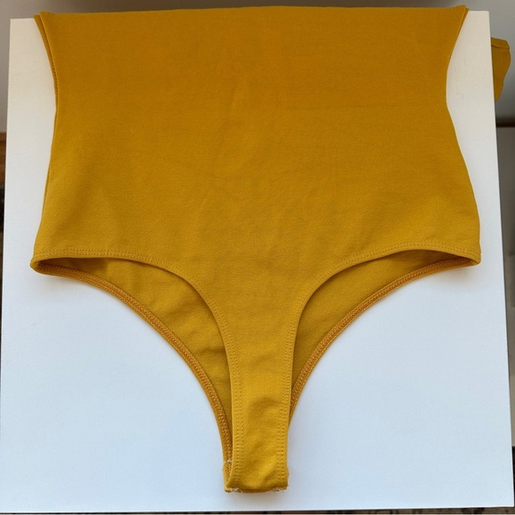 Astr Golden Bodysuit with Sweetheart Neckline - Picture 4 of 6